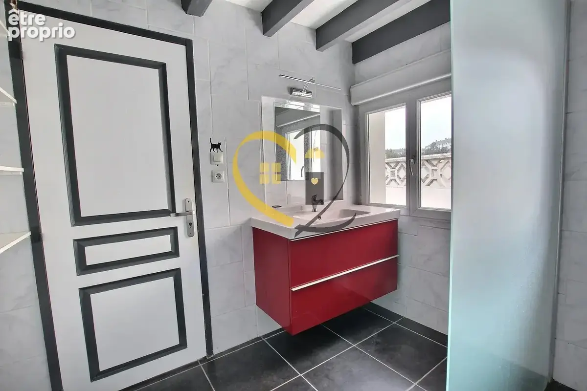 Maison à rénover avec grande terrasse sur le toit, garage et cabanon ! - photo 10