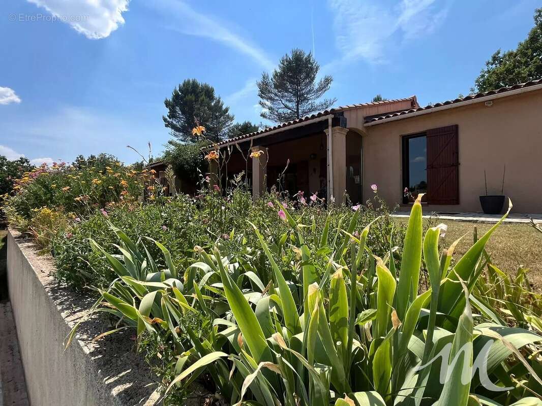 Grande maison de Charme à vendre  à Montmeyan avec Piscine, garage, abri voiture - photo 36