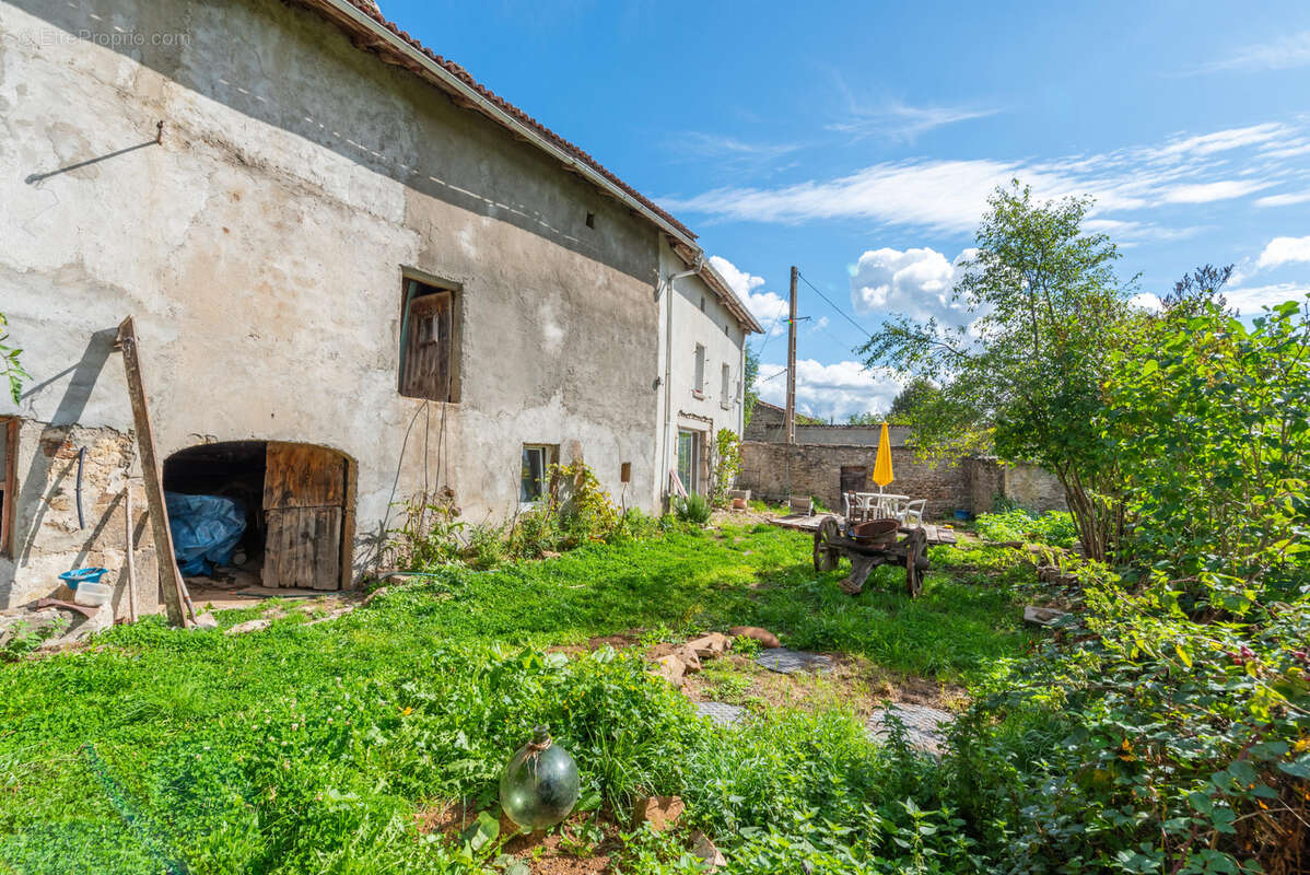 Maison à SAUVESSANGES