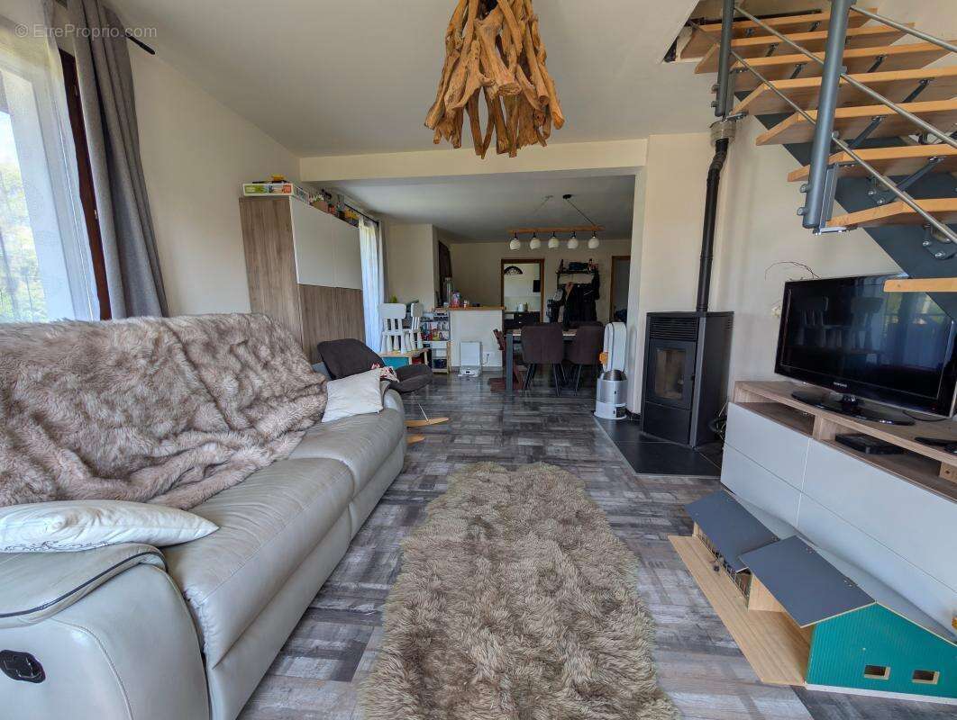 A vendre à BLOYE – Maison individuelle rénovée avec grand terrain et fort potentiel d'évolution - photo 4