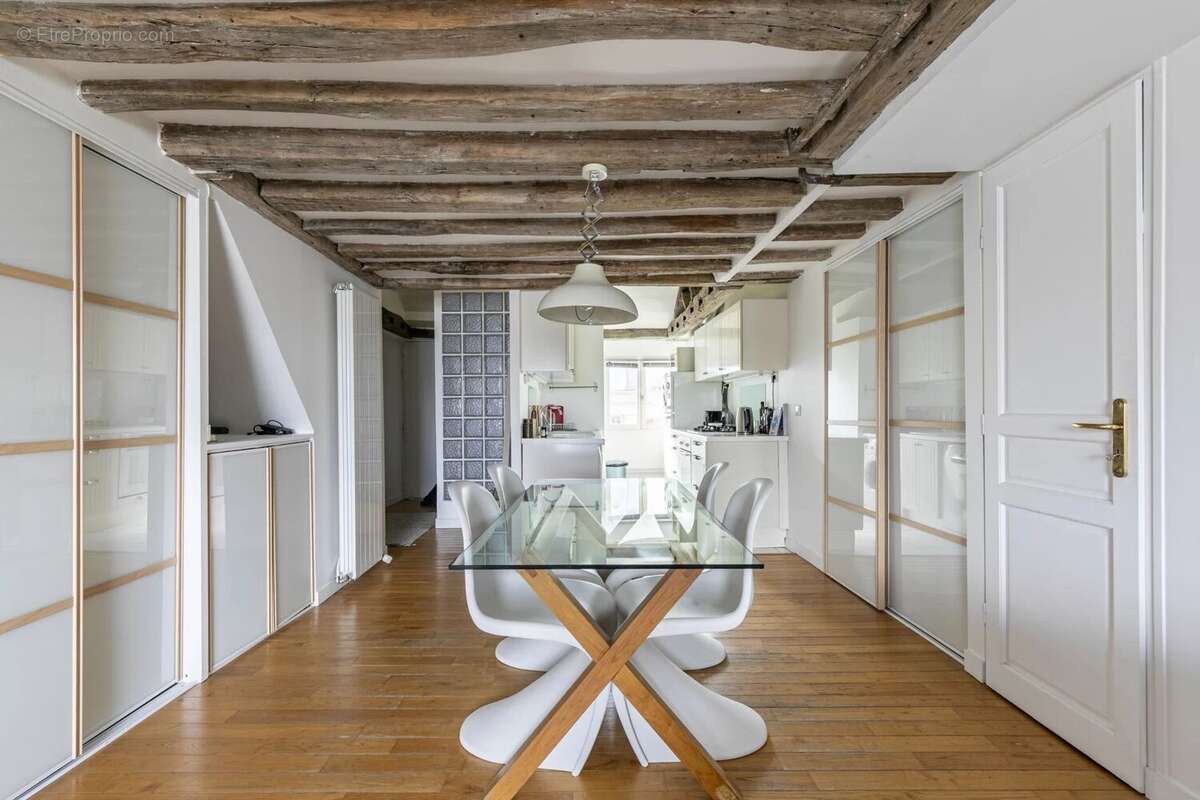Appartement à PARIS-3E