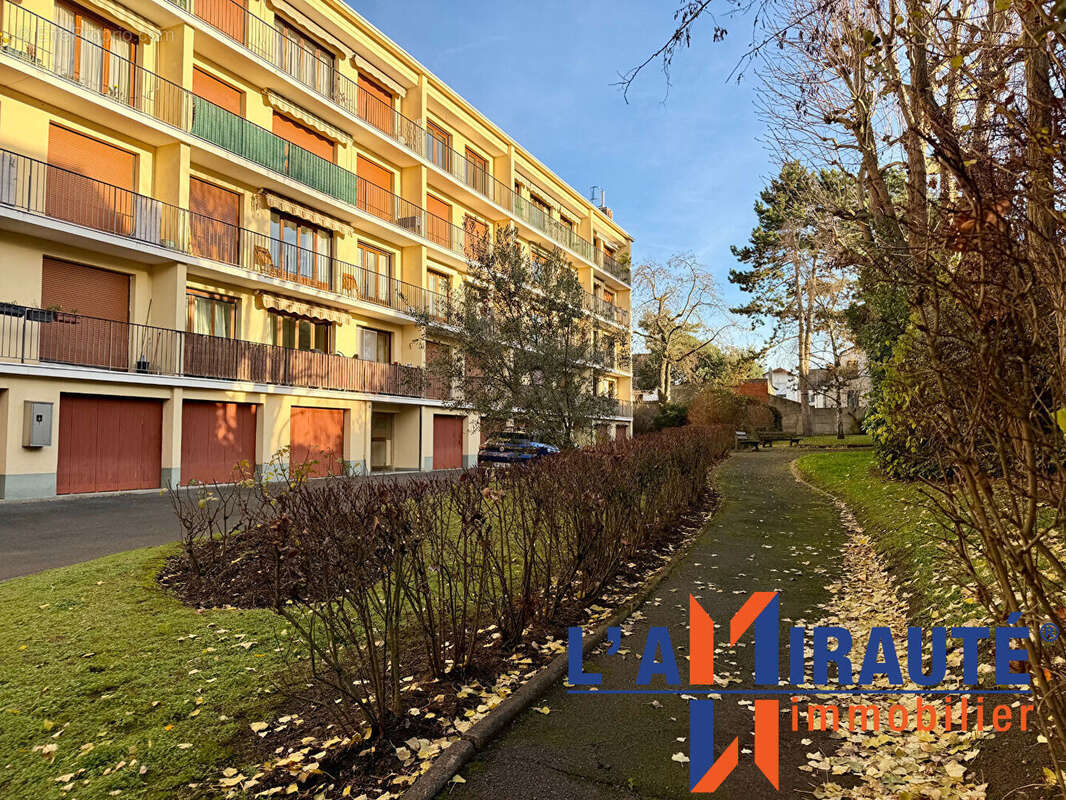 Appartement à SARTROUVILLE