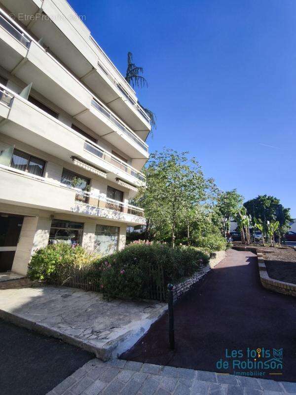 Appartement à LE PLESSIS-ROBINSON