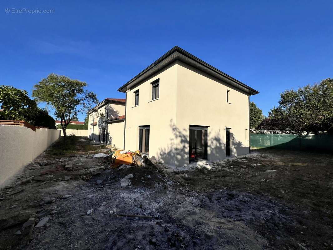 Maison à PONT-DE-CHERUY