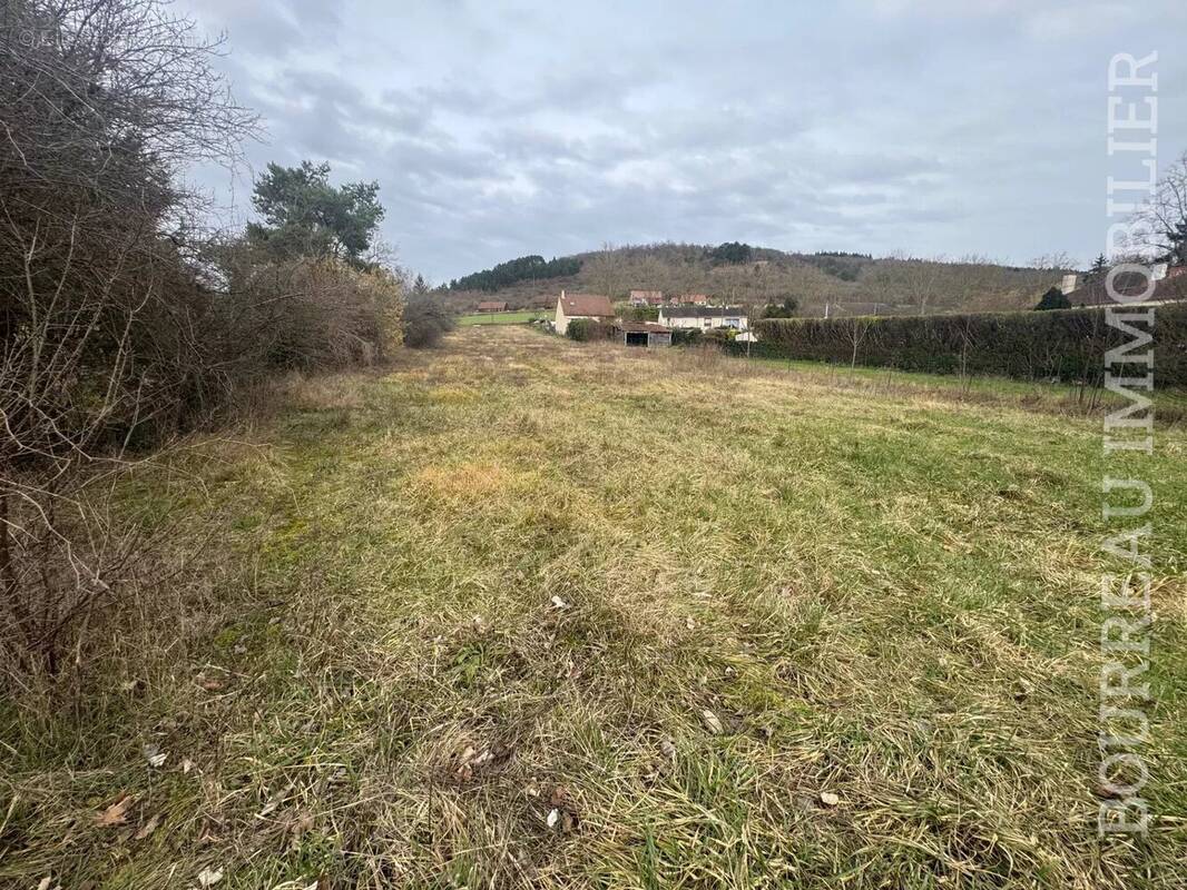Terrain à SAINT-AUBIN-SUR-YONNE