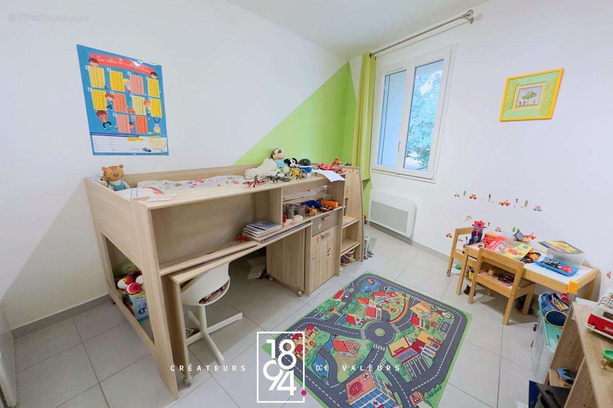 Appartement à JONQUIERES-SAINT-VINCENT