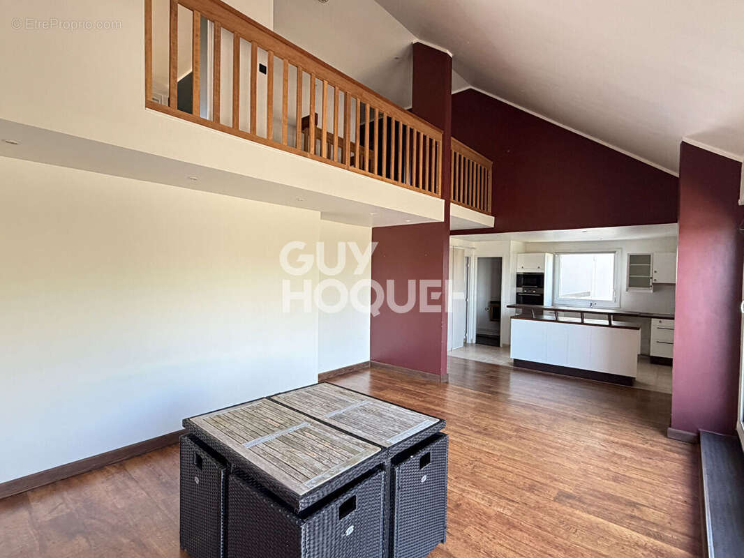 Appartement à LE COUDRAY-MONTCEAUX