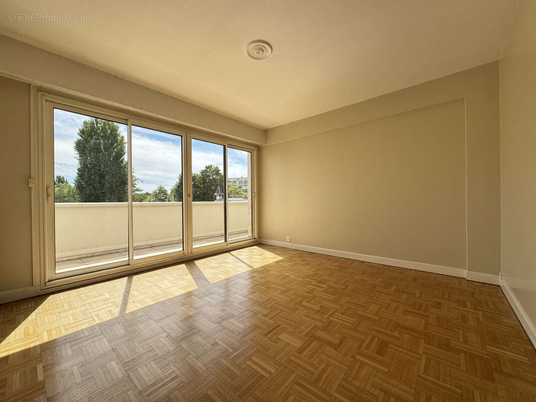 Appartement avec terrasse - 2 pièces - 65,33 m2 - LE PECQ - Place royale - photo 7
