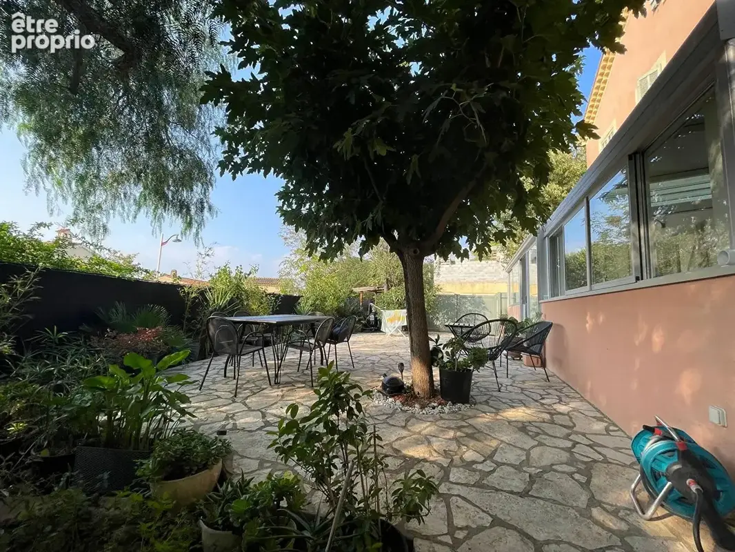 Maison de village avec véranda, magnifique jardin paysager, dépendance et stationnement  ! Le Plan-du-Castellet - photo 4