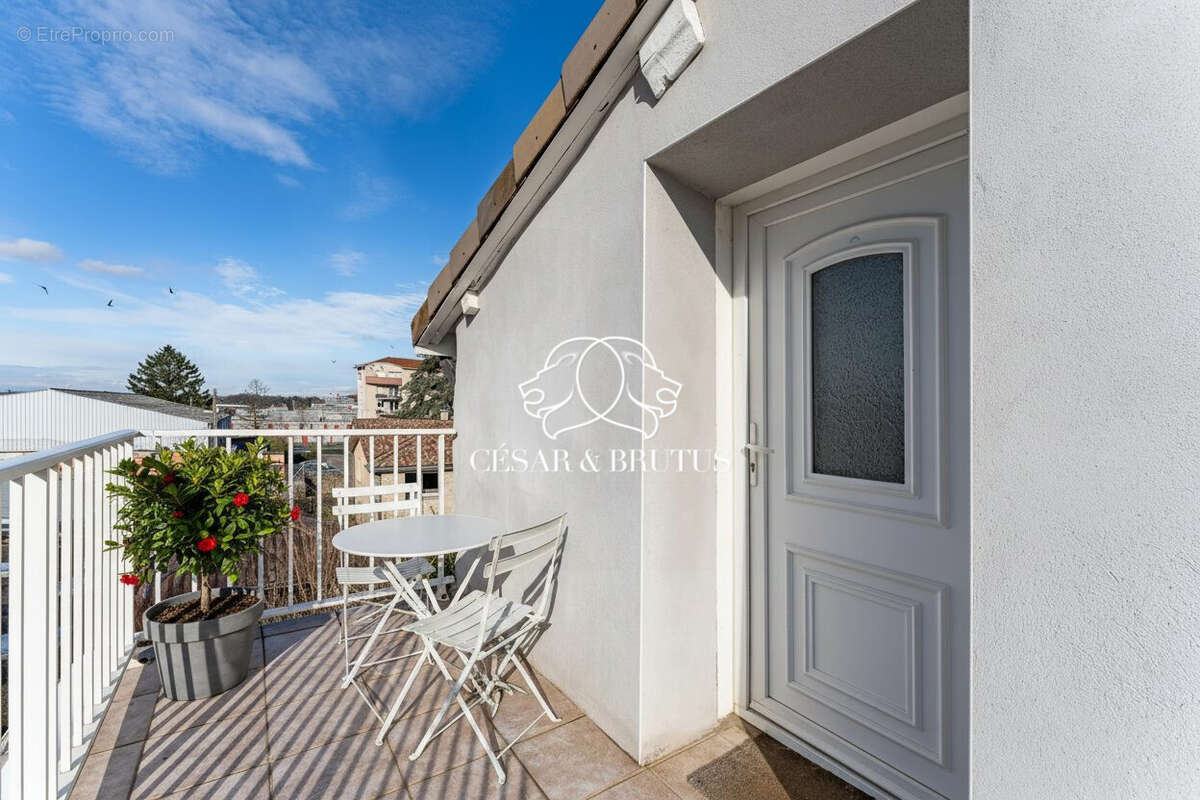 Appartement à SATHONAY-CAMP