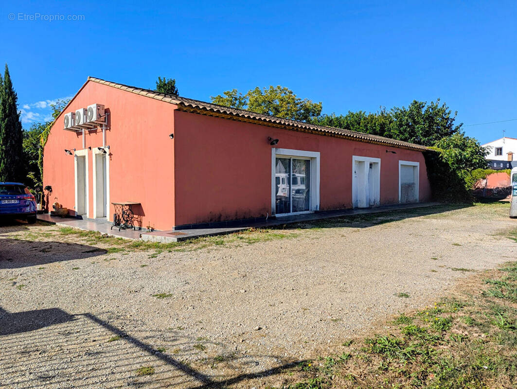 Commerce à SALERNES