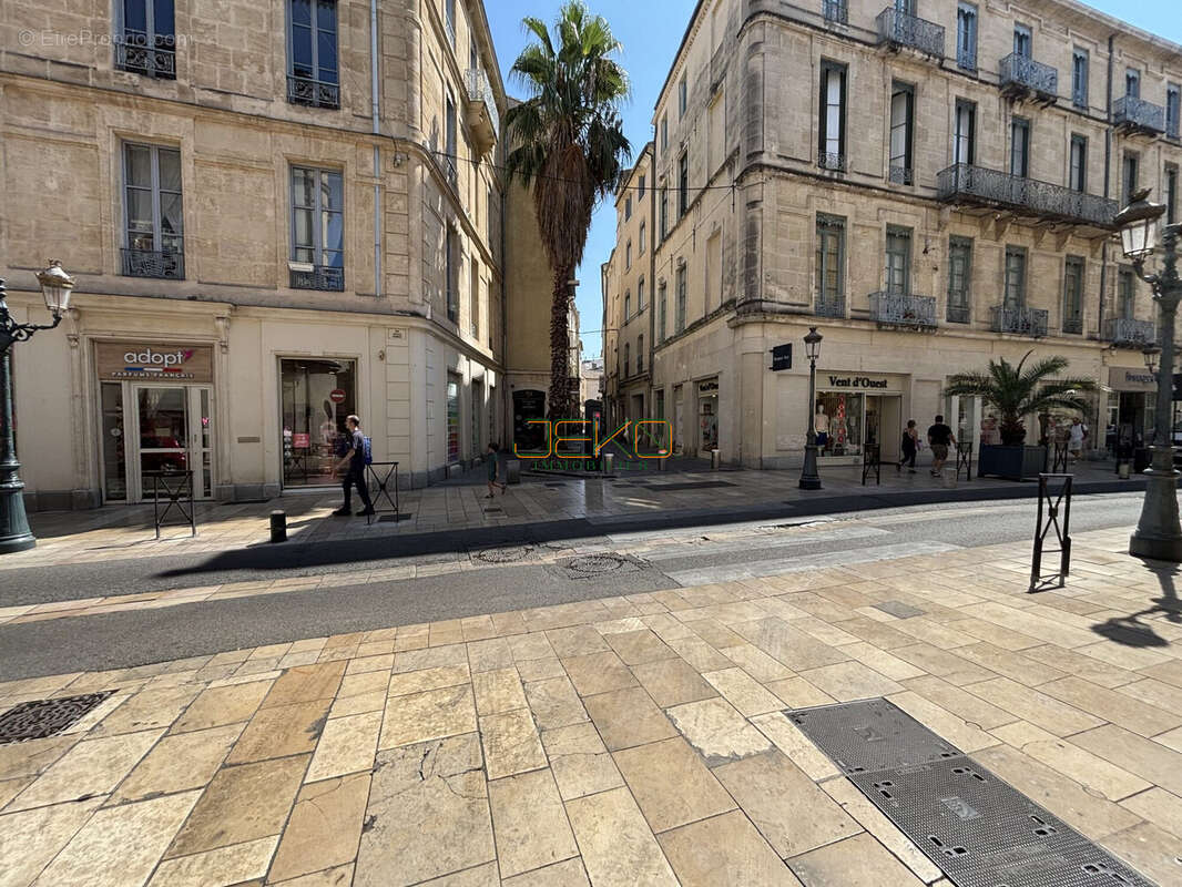 Commerce 250 m² à Nimes  - photo 2
