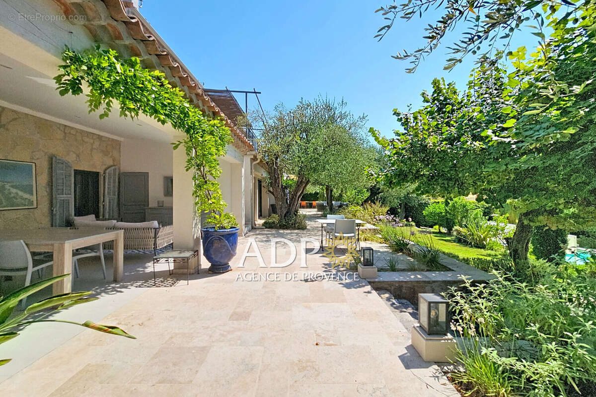Maison 370 m² à Grasse  - photo 8