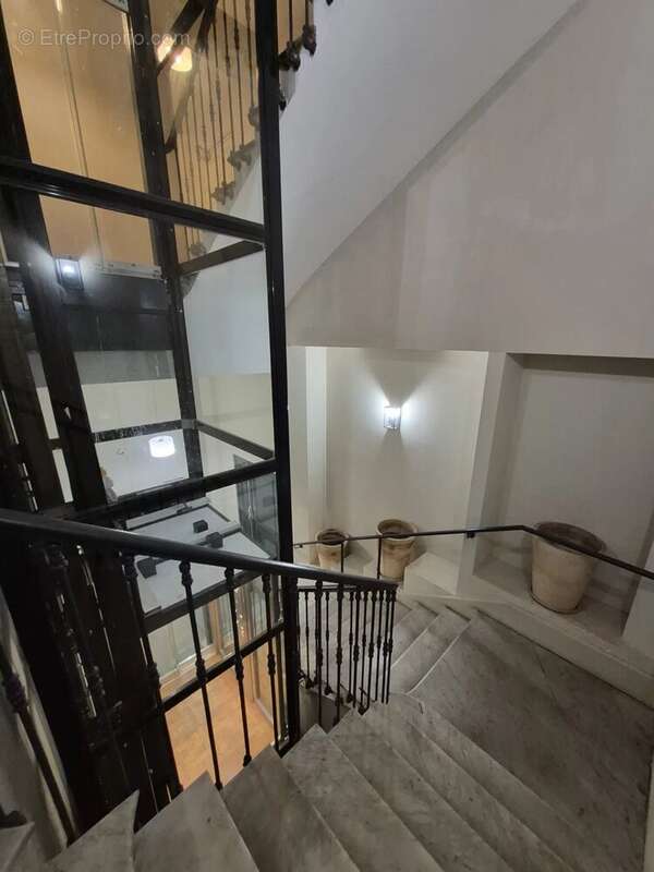 APPARTEMENT T1 avec balcon dans immeuble de caractère - photo 9