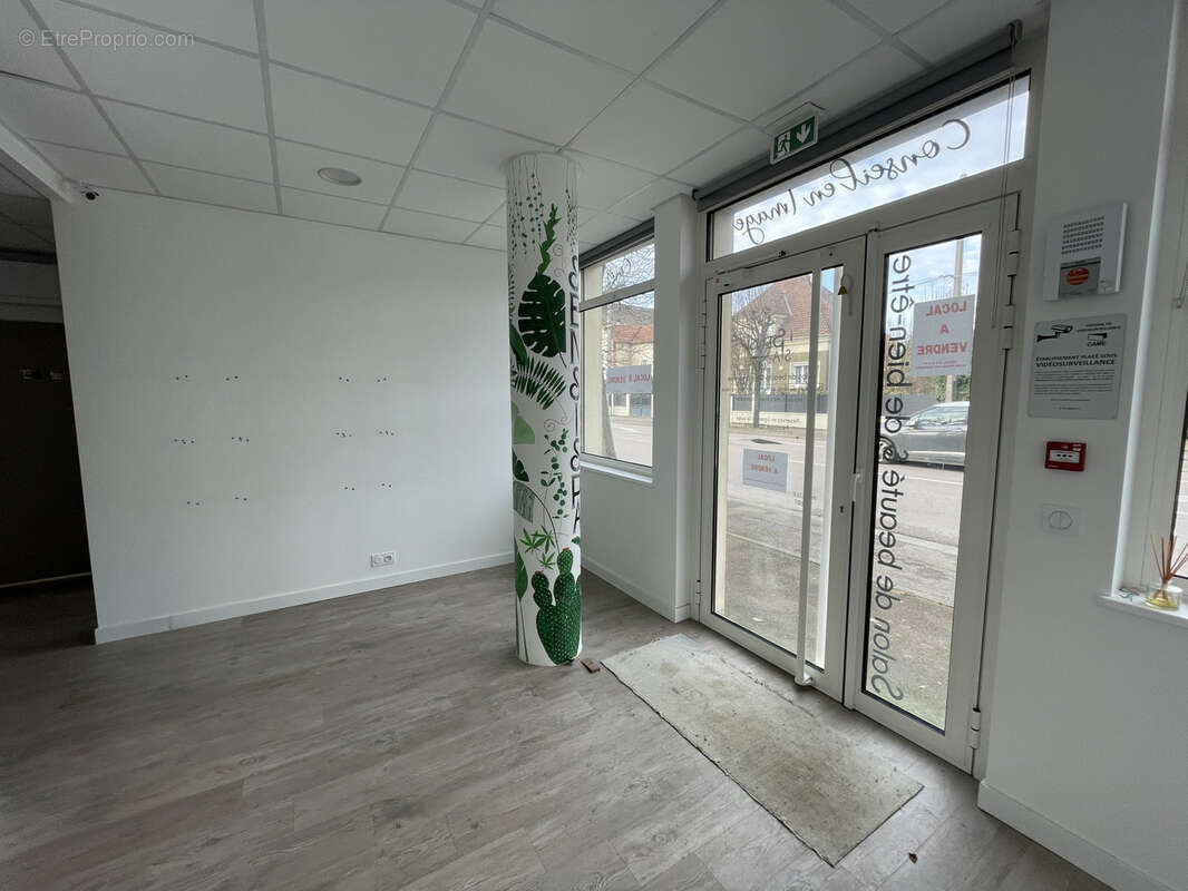 Commerce à SAINTE-SAVINE