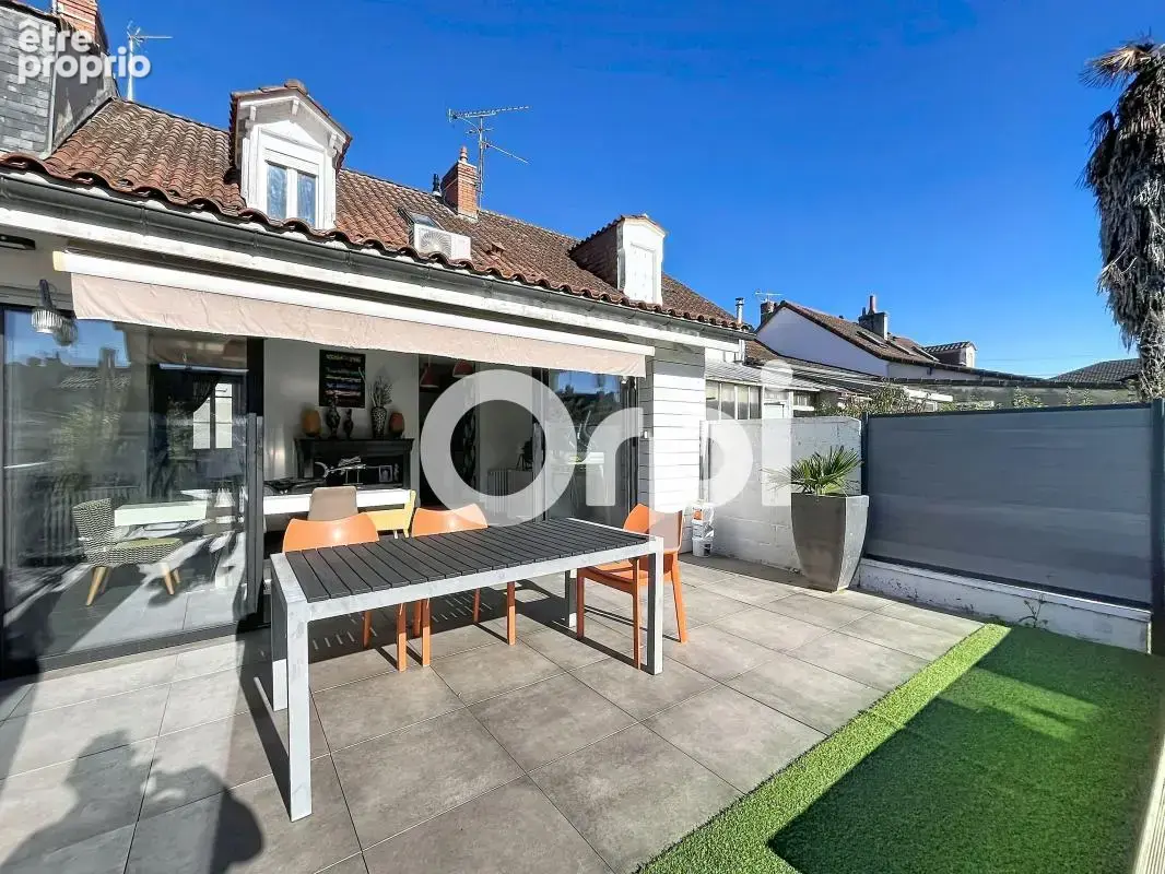 Achat maison Périgueux — Maison à vendre à Périgueux, Quartier Le Toulon : rénovée avec piscine, jardin et extension lumineuse - photo 13