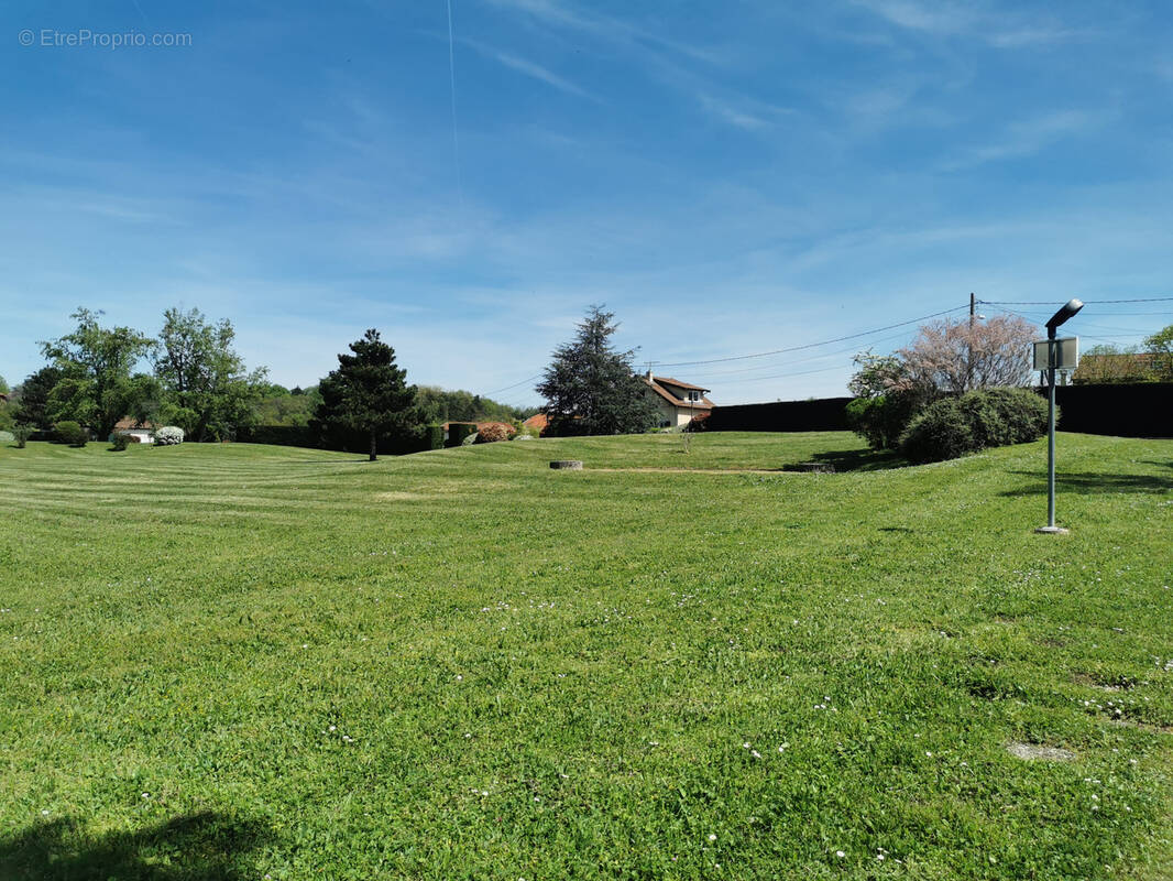 Appartement à SATHONAY-CAMP