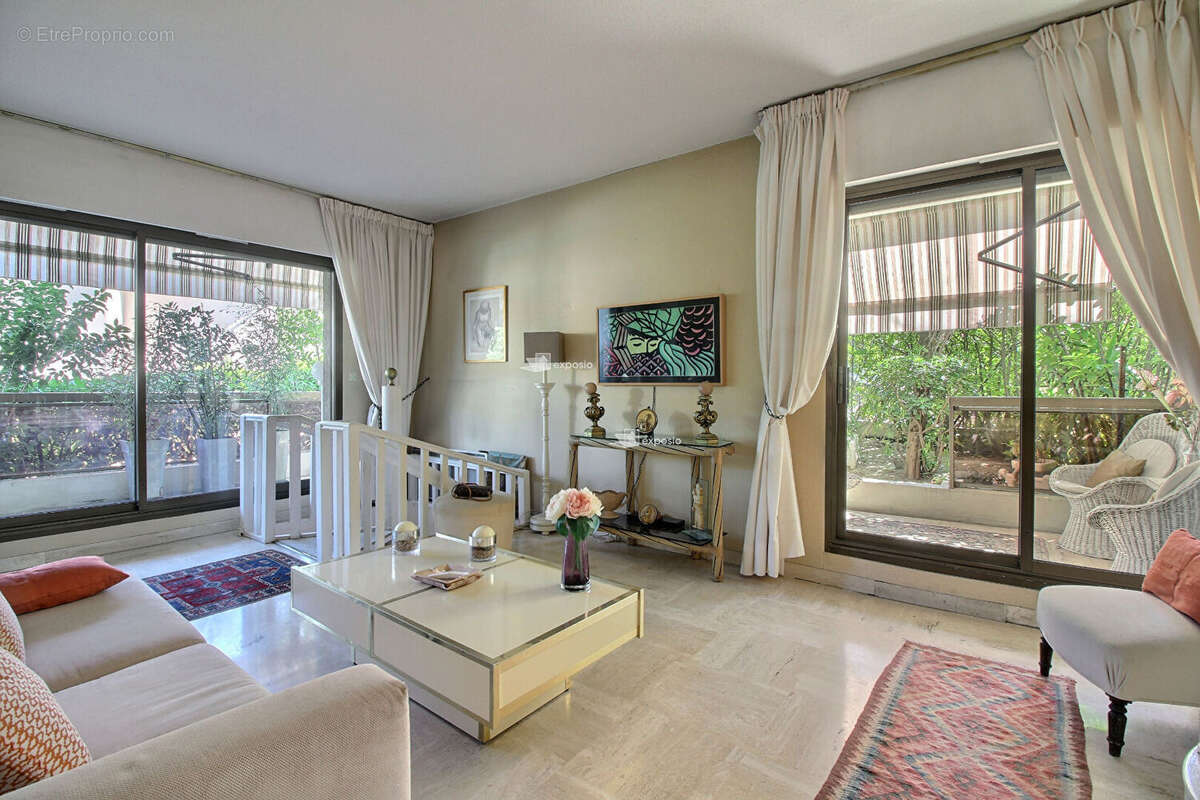 Appartement à LE CANNET