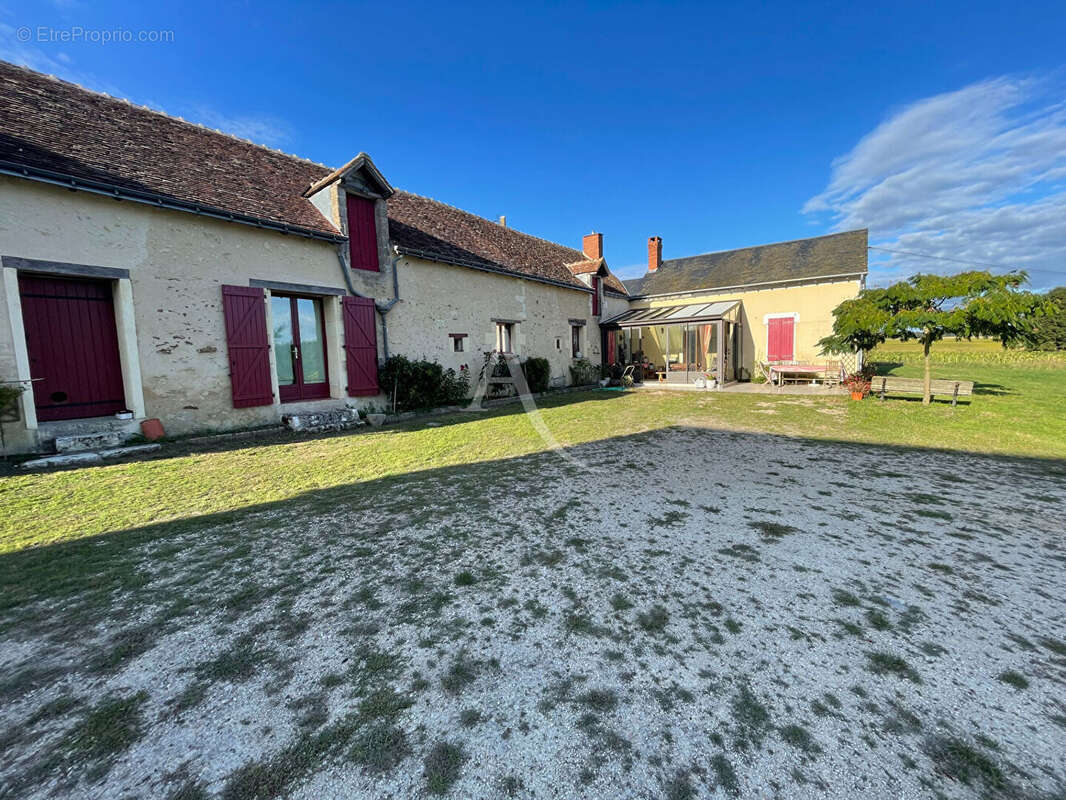 Maison à NOUANS-LES-FONTAINES