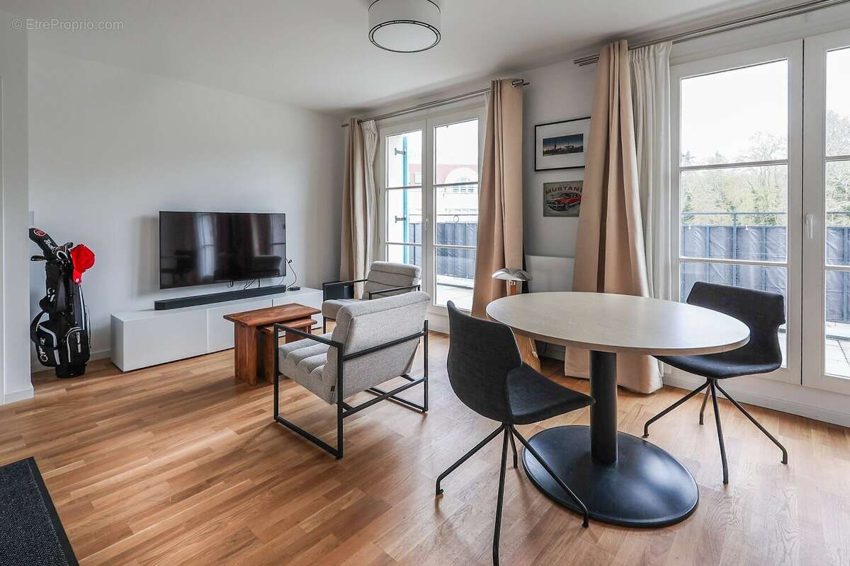 Appartement à LAMORLAYE