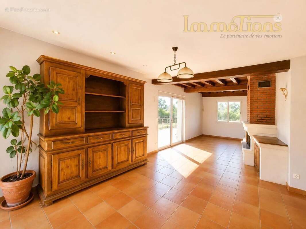 Maison familiale 189 m² avec piscine, garage de 82 m² et vue dégagée - photo 9