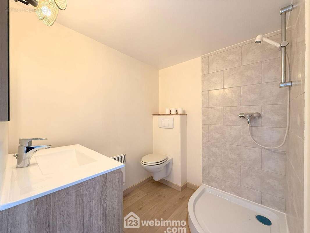 Commerce à TREDREZ-LOCQUEMEAU