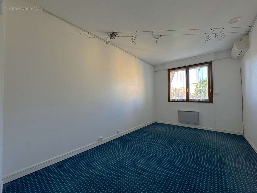 Appartement à BAGNOLS-SUR-CEZE