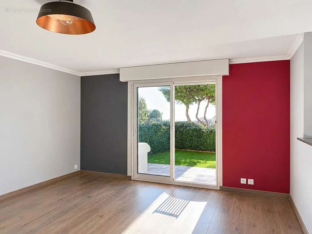 Nice Ventabrun – 4 pièces en rez-de-jardin avec vue mer, piscine, 2 stationnements - photo 7