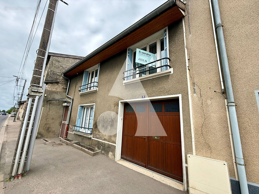 Maison à VELAINES