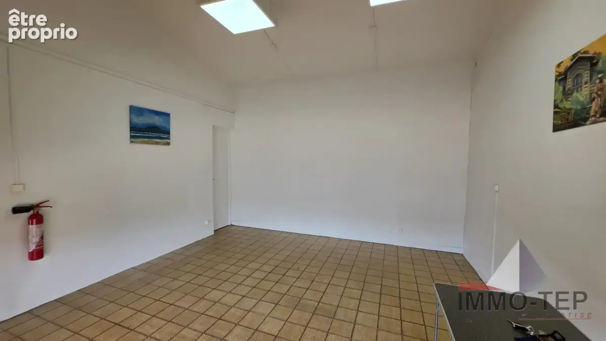 Commerce 42 m² à Sainte-Marie  - photo 3