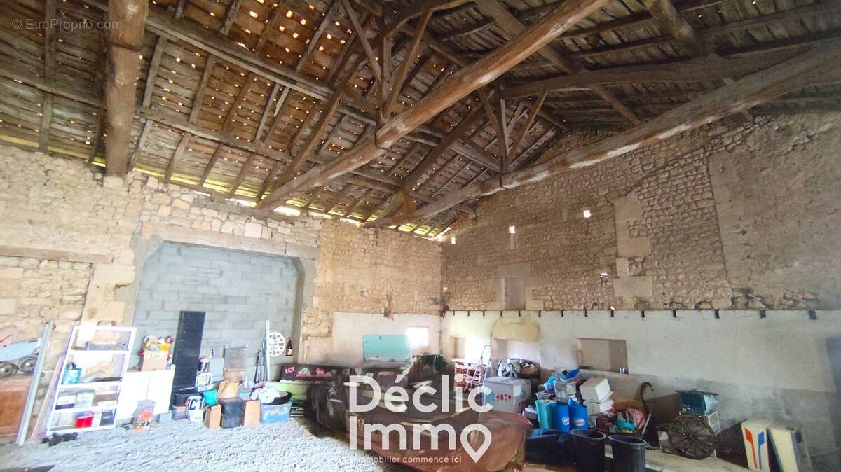 Maison à ROULLET-SAINT-ESTEPHE