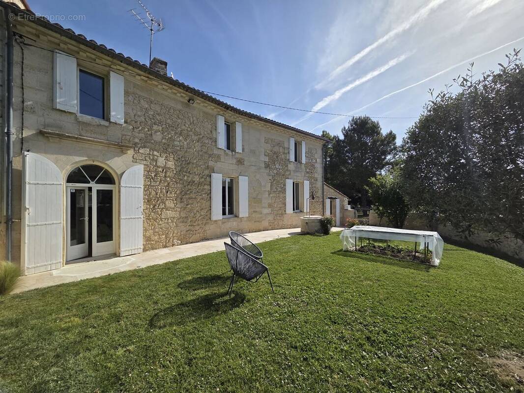 Maison à GENISSAC
