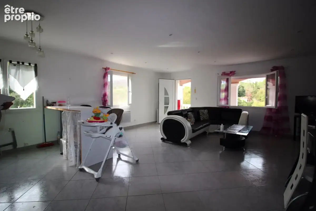 Maison de 210 m2. Terrain de 860 m2. - photo 4