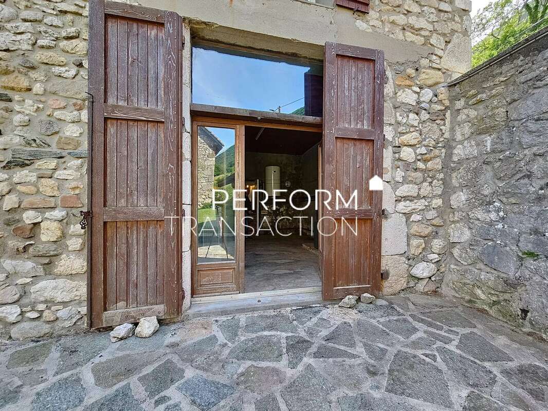 Maison à VEUREY-VOROIZE
