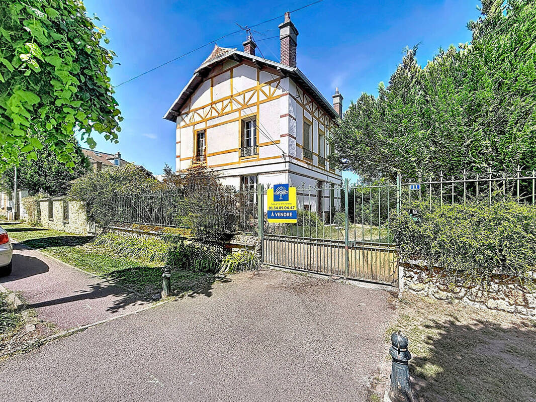 Maison à NEAUPHLE-LE-CHATEAU