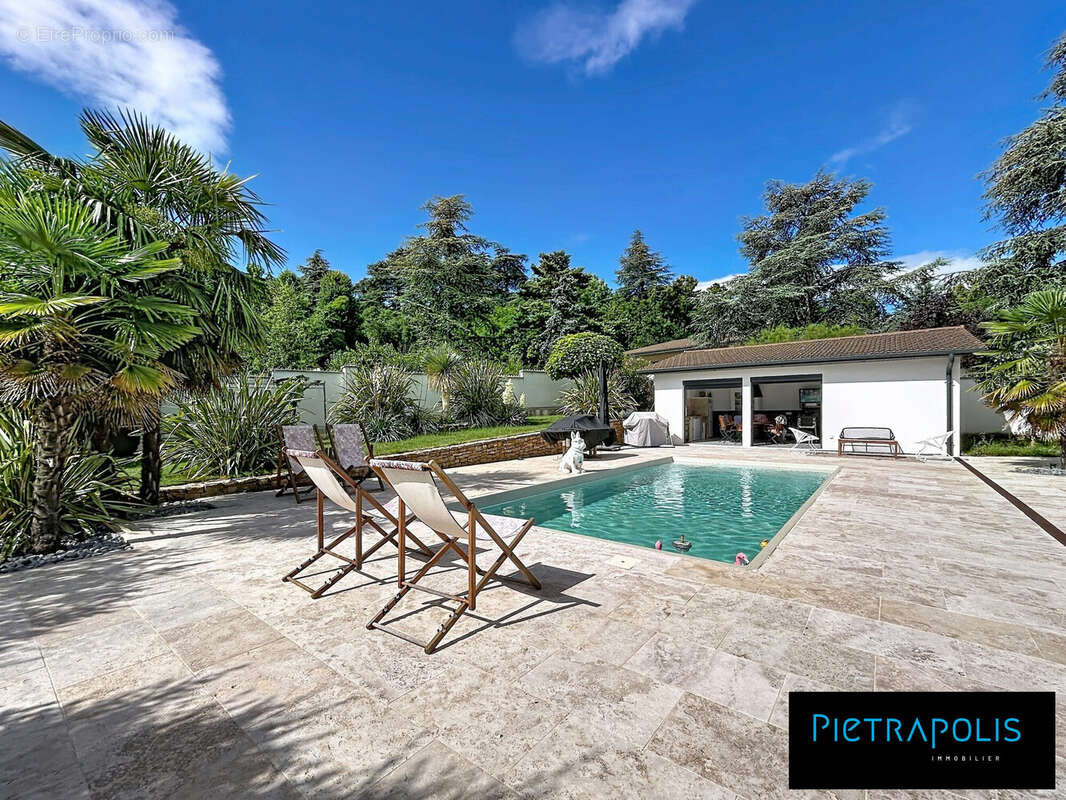 Maison 250 m² à Limas  - photo 4