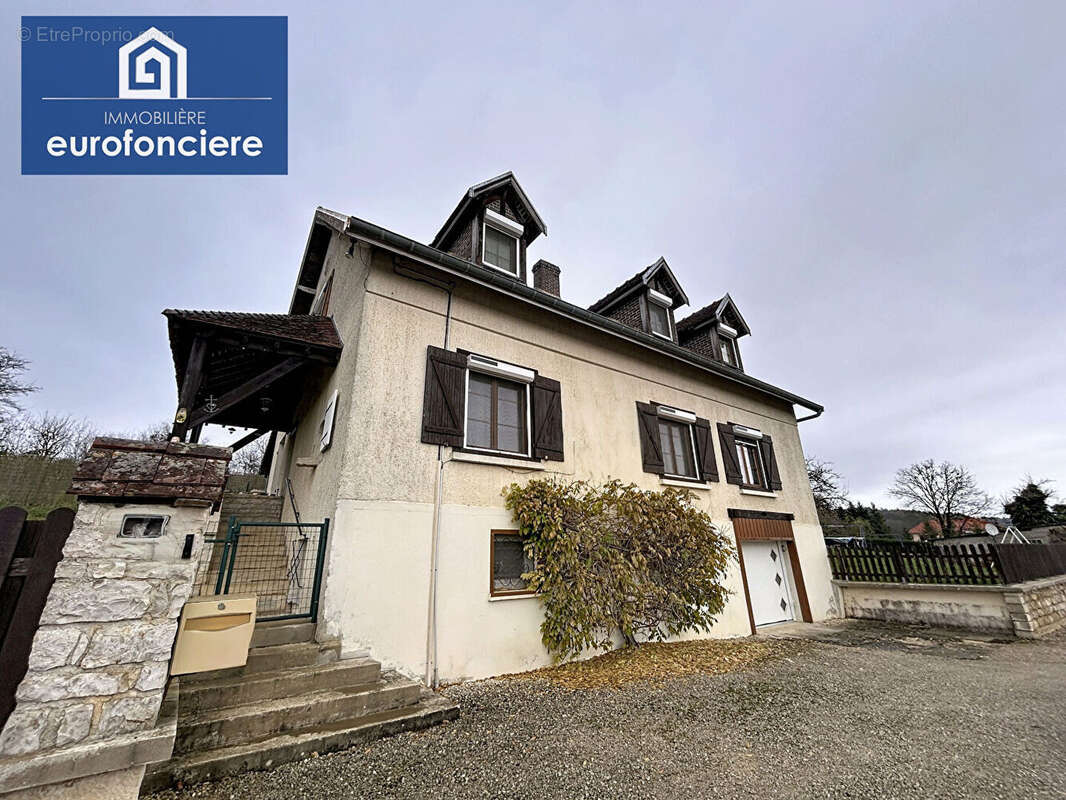 Maison à VITRY-LE-CROISE