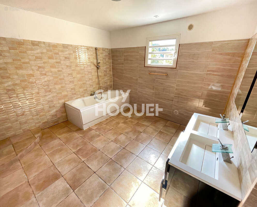 Maison Sainte Marie - BEAUSEJOUR 5 pièce(s) 132 m2 + 48 m² de varangue - photo 10