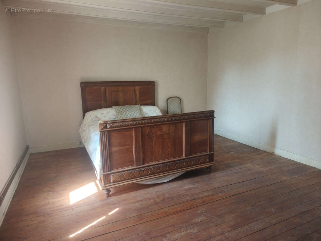 Maison de 205 m2 - 7 pièces avec 4 chambres - Dépendances - photo 11