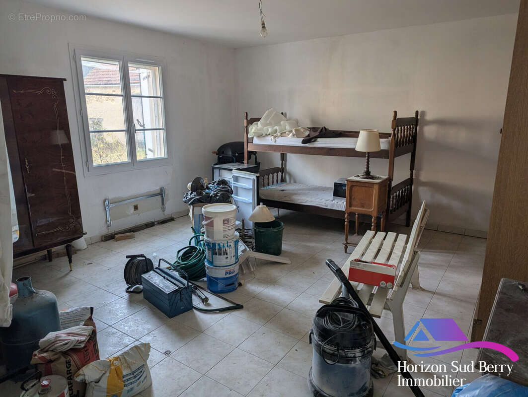 Chambre 1 - Maison à CROZON-SUR-VAUVRE