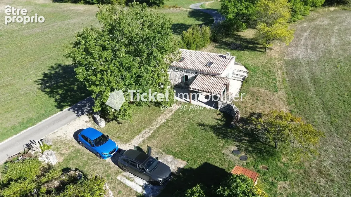 Charmante maison en pierre isolée, vendue meublée, ~40m2 exploités, mezzanine aménagée, vue champs à perte de vue, poêle à bois  - photo 3