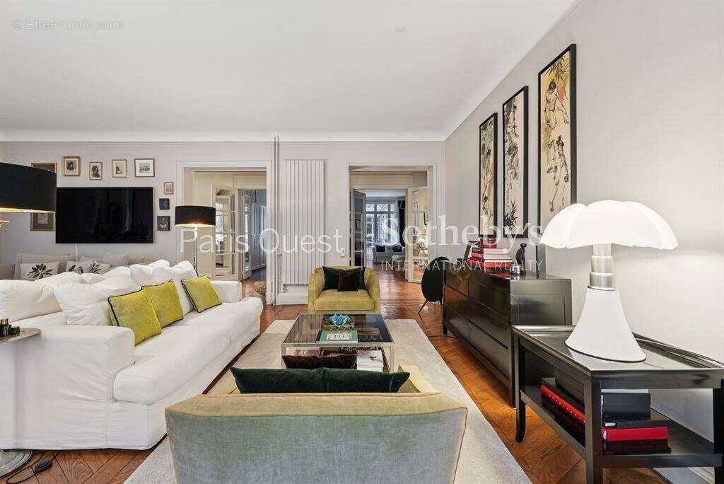 Appartement à PARIS-17E