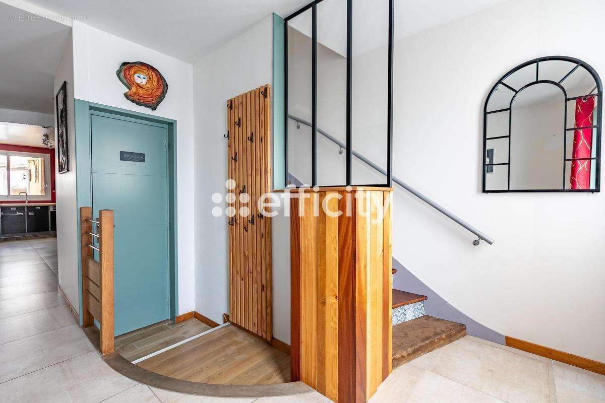 Maison 133 m² à Crepy-En-Valois  - photo 2