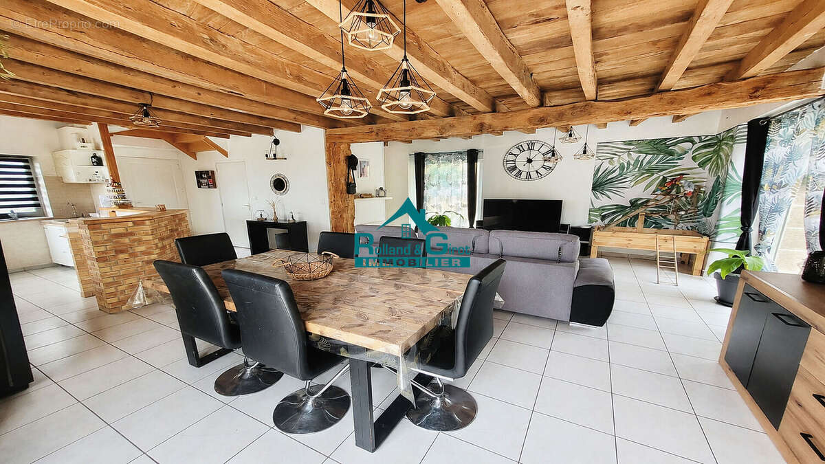 Maison de charme à vendre à Saint Aubin d'Aubigné - 5 pièces, 95.98 m² - photo 3
