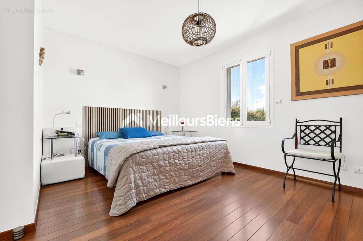 Maison contemporaine 287m2 - 5 chambres - Terrain 2512m2 - DPE A - photo 8