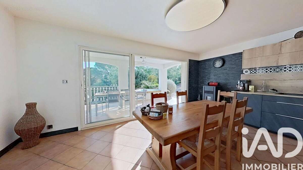 Photo 6 - Maison à ROQUEBRUNE-SUR-ARGENS