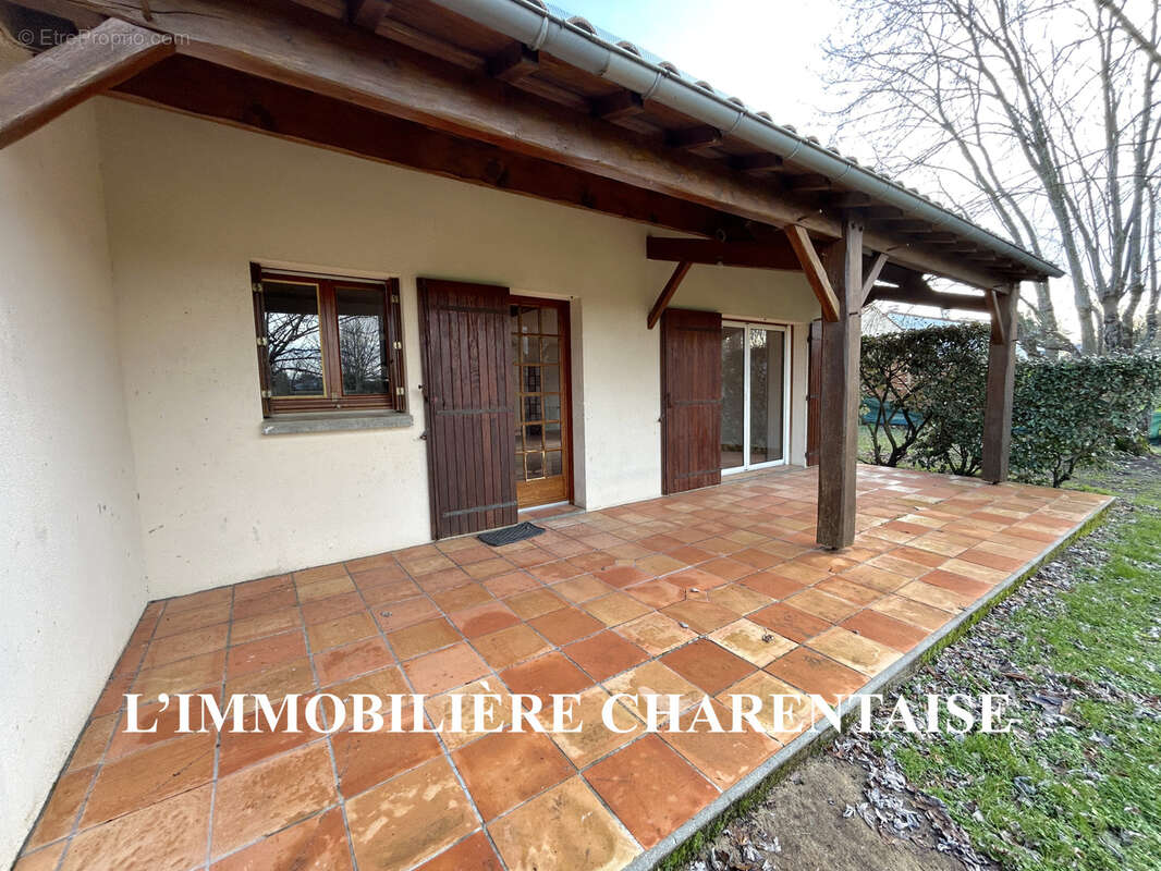 Maison à CORME-ECLUSE