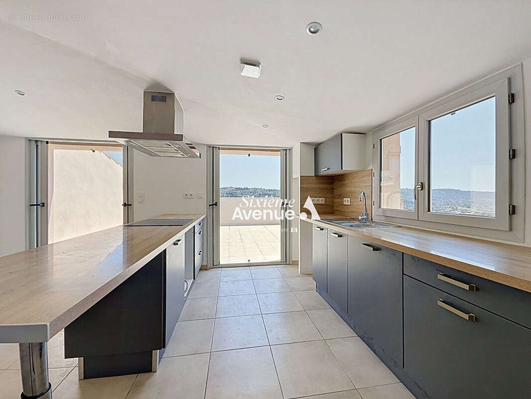 A Vendre Grasse Sud 4 pièces 78m², dernier étage avec terrasse sur toit. Vue dégagée - photo 6