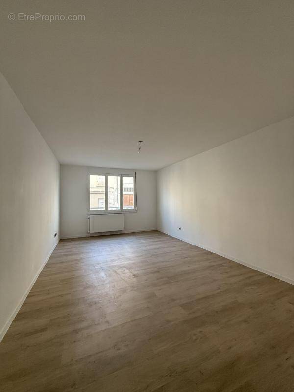 Appartement à LE CHAMBON-FEUGEROLLES