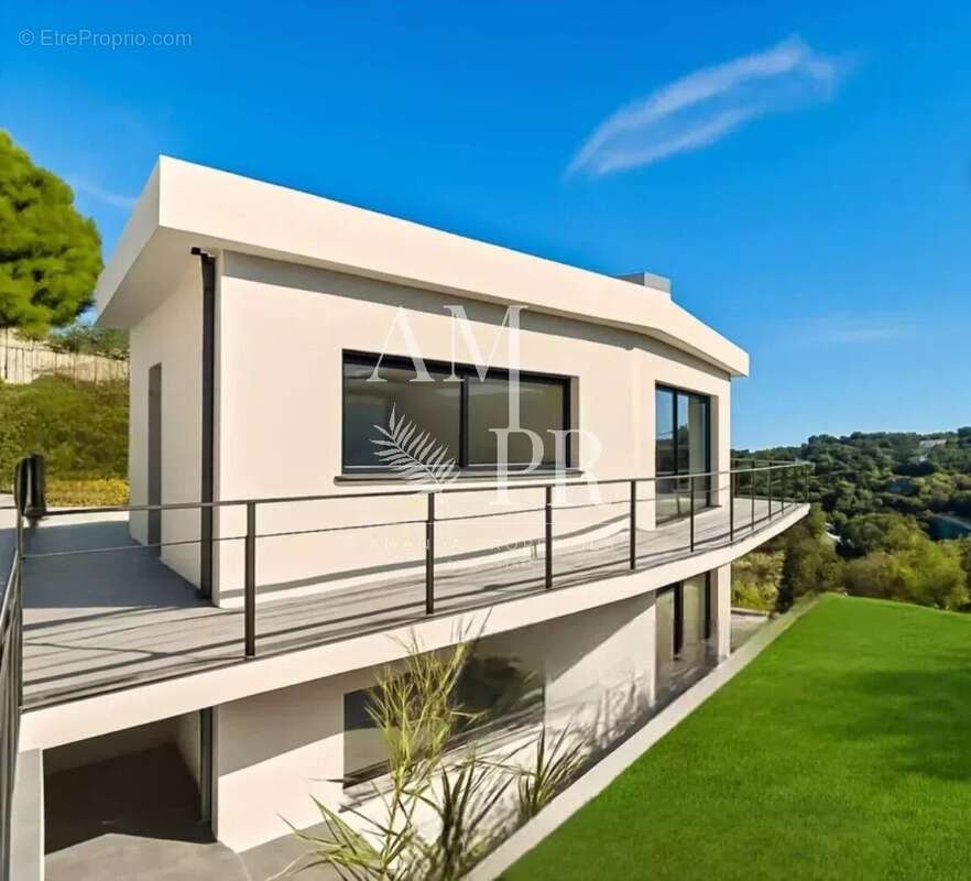 Maison à VALLAURIS